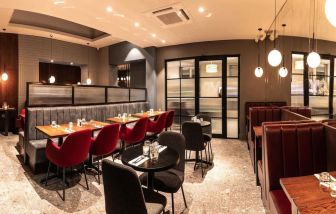 Dining area perfect for coworking at Euston Square Hotel.