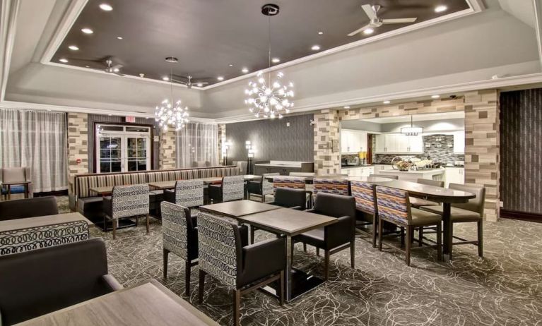 Dining area perfect for co-working at Homewood Suites By Hilton Burlington.