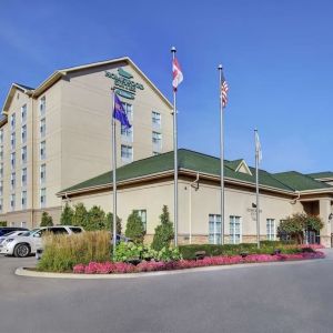 Hotel exterior and parking area at Homewood Suites By Hilton Burlington.