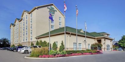 Hotel exterior and parking area at Homewood Suites By Hilton Burlington.