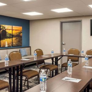 Meeting room available at Hampton Inn Chicago O`Hare.