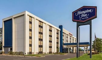 Hotel exterior at Hampton Inn Chicago O`Hare.