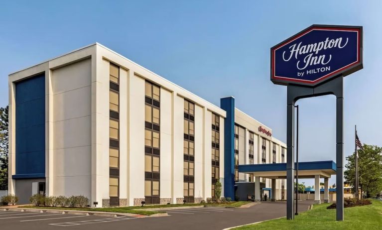 Hotel exterior at Hampton Inn Chicago O`Hare.