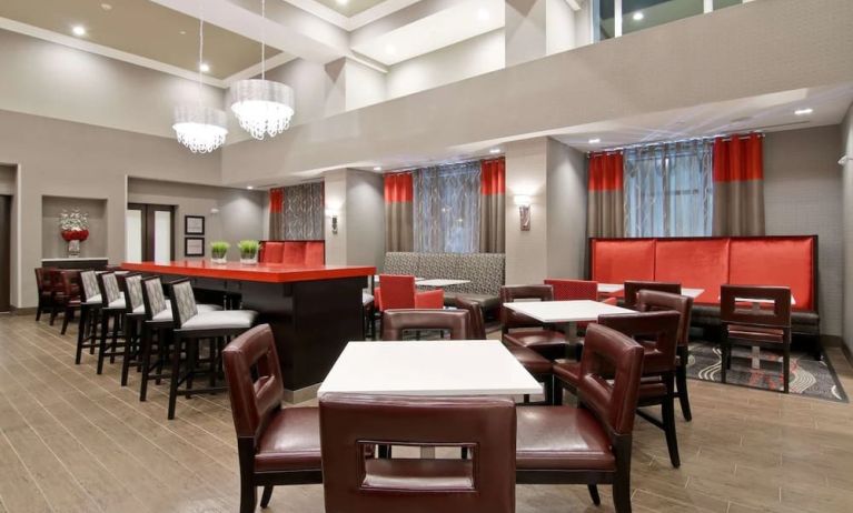 Dining area with comfortable seating, perfect for co-working at the Hampton Inn & Suites by Hilton Toronto Markham.