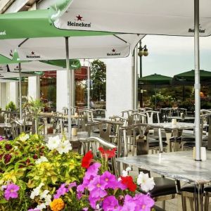 Outdoor patio perfect for coworking at Congress Plaza Hotel.