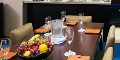 Dining area perfect for coworking at Miami International Airport Hotel.