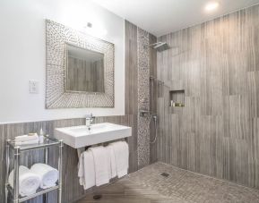 Guest bathroom with shower at Aqua Soleil Hotel & Mineral Water Spa.