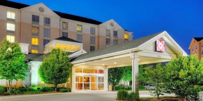 Hotel exterior at Hilton Garden Inn Toronto/Burlington.