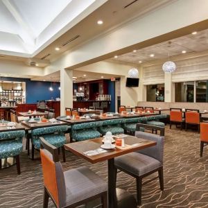 Dining area at Hilton Garden Inn Toronto/Burlington.