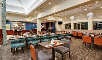 Dining area at Hilton Garden Inn Toronto/Burlington.