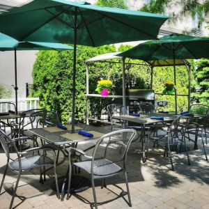 Hotel patio and BBQ area at Hilton Garden Inn Toronto/Burlington.