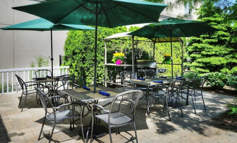 Hotel patio and BBQ area at Hilton Garden Inn Toronto/Burlington.