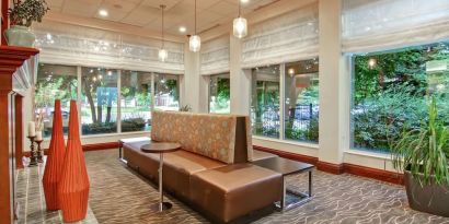 Lounge area at Hilton Garden Inn Toronto/Burlington.