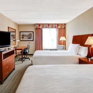 Twin room with TV and work desk at Hilton Garden Inn Toronto/Burlington.