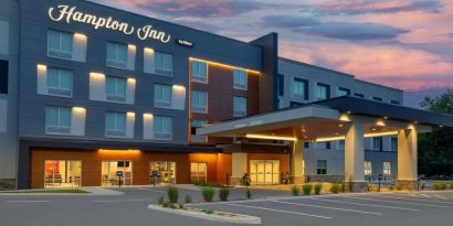 Hotel exterior and parking area at Hampton Inn By Hilton Port Hope.