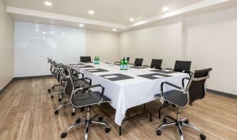 Profesional meeting room at Comfort Inn & Suites Barrie.