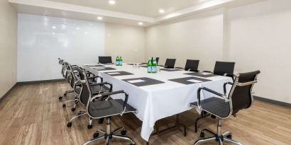 Profesional meeting room at Comfort Inn & Suites Barrie.