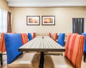 Dining area with comfortable seating at Comfort Inn & Suites Barrie.