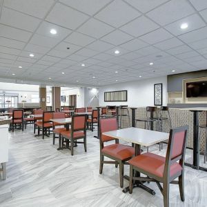 Dining area with comfortable mobiliary perfect for co-working at Holiday Inn Express & Suites Airport-Calgary.