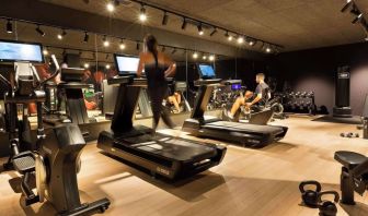 Fitness center at Pullman Lyon.