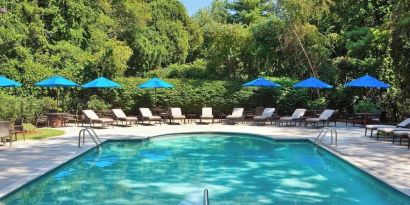 Outdoor pool at Boston Marriott Burlington.