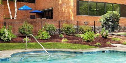 Outdoor pool at Boston Marriott Burlington.