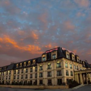 Exterior at Hotel Brossard.