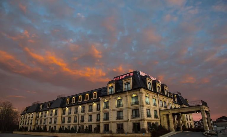 Exterior at Hotel Brossard.