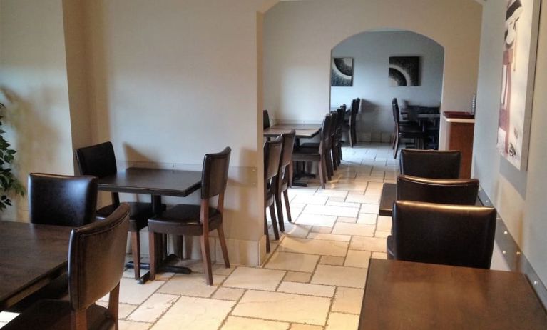 Dining area at Hotel Brossard.