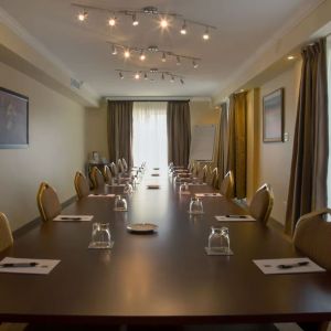 Professional meeting room at Hotel Brossard.