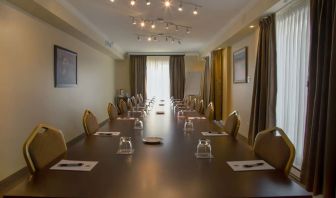 Professional meeting room at Hotel Brossard.