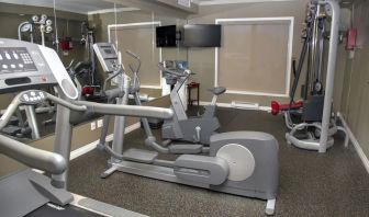 Equipped fitness center at Hotel Brossard. 