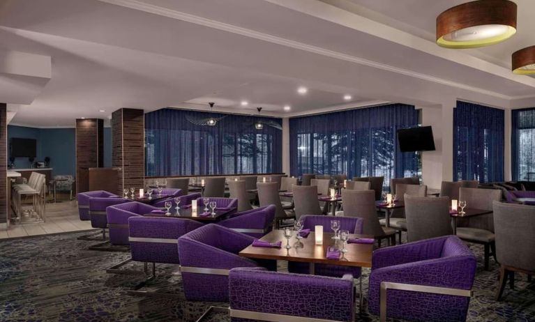 Comfortable and chic dining area at Hilton Garden Inn Calgary Airport.