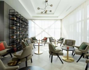 Lounge area perfect for co-working at DoubleTree By Hilton Montreal Airport.