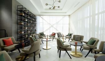 Lounge area perfect for co-working at DoubleTree By Hilton Montreal Airport.