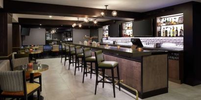 Hotel bar with lounge area perfect for co-working at DoubleTree By Hilton Montreal Airport.