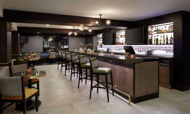 Hotel bar with lounge area perfect for co-working at DoubleTree By Hilton Montreal Airport.