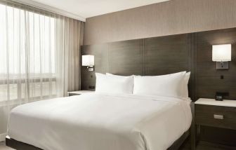 Bright day use room at the Embassy Suites by Hilton Montreal Airport.