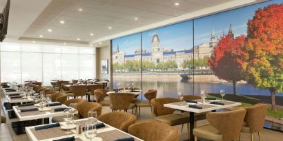 Bright and spacious dining area perfect for co-working at the Embassy Suites by Hilton Montreal Airport.