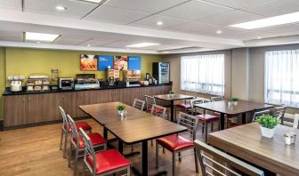 Dining area perfect for coworking at Comfort Inn Sudbury East.