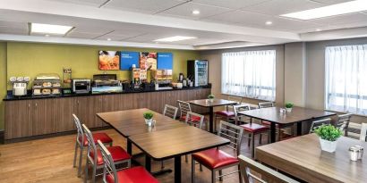 Dining area perfect for coworking at Comfort Inn Sudbury East.