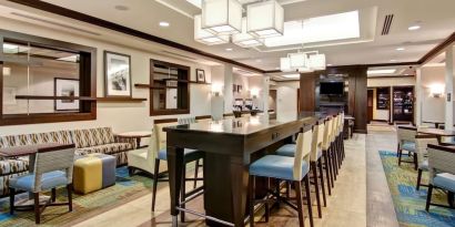 Dining area at Hampton Inn By Hilton Toronto Airport Corporate Centre.