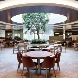 Bright and spacious dining area, perfect for co-working at DoubleTree By Hilton Montreal.