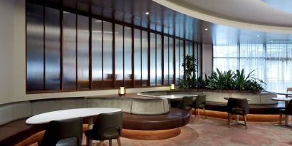 Dining area with comforatble seating, perfect for co-working at DoubleTree By Hilton Montreal.