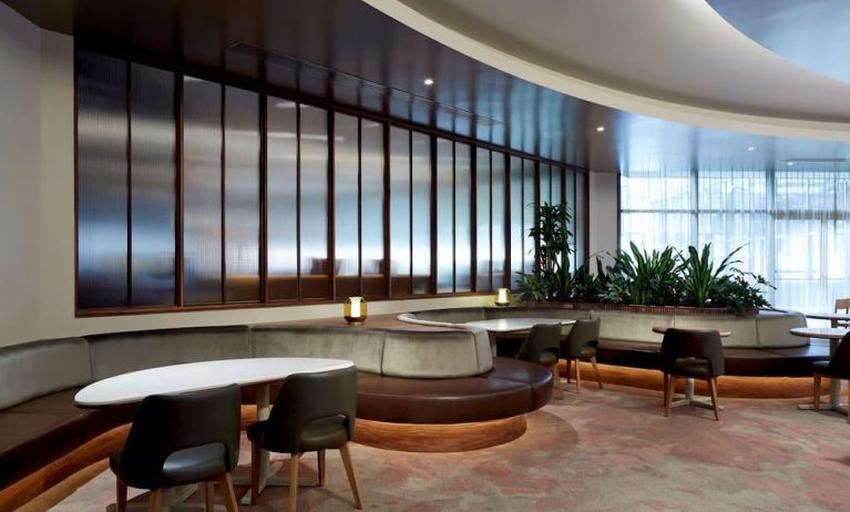 Dining area with comforatble seating, perfect for co-working at DoubleTree By Hilton Montreal.