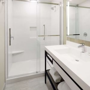 Private bathroom with shower at Hilton Garden Inn Montreal Midtown.