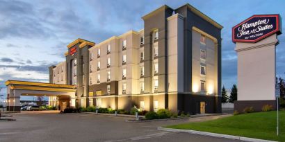 Hotel exterior and parking area at Hampton Inn & Suites By Hilton Edmonton/West.