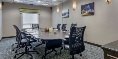 Professional meeting room at Hampton Inn & Suites By Hilton Edmonton/West.