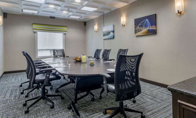 Professional meeting room at Hampton Inn & Suites By Hilton Edmonton/West.