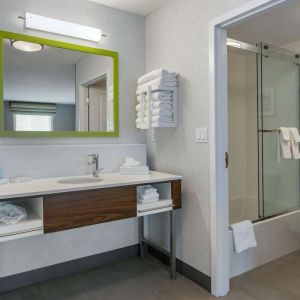 Private bathroom with shower and free toiletries at Hampton Inn & Suites By Hilton Edmonton/West.